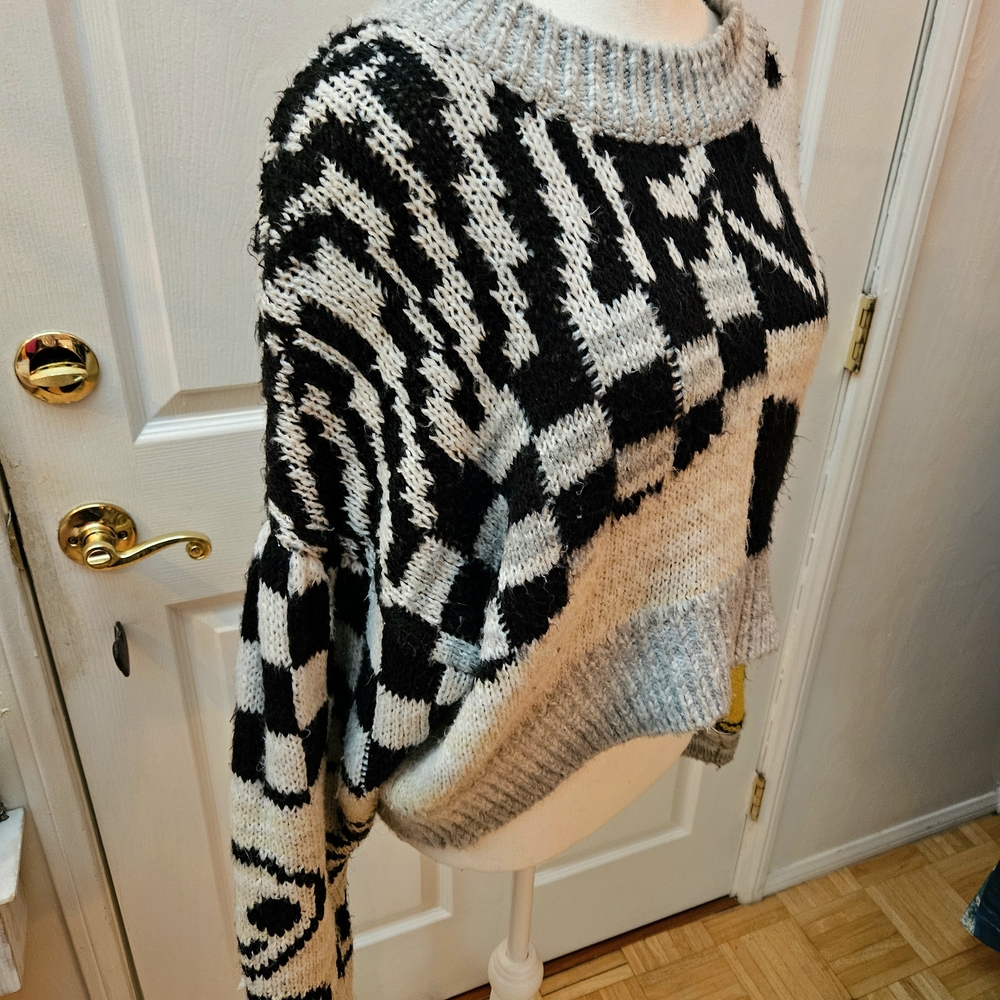 UO Urban Outfitters Lennon Jacquard Cropped Black and White Patterned Sweater L - Picture 10 of 11